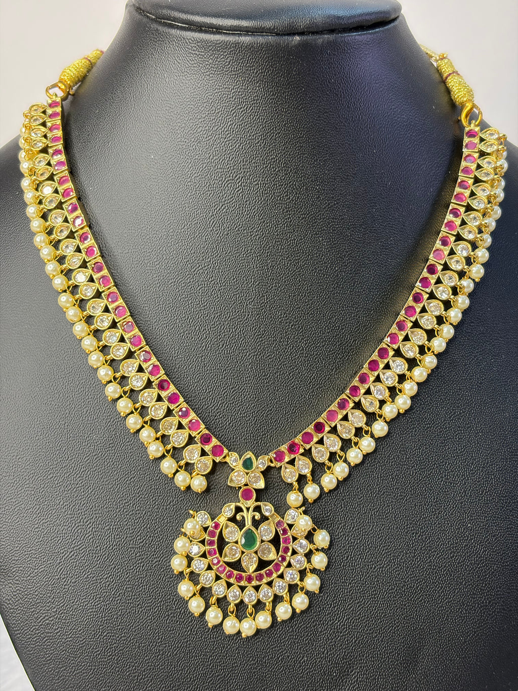 Traditional Neckset