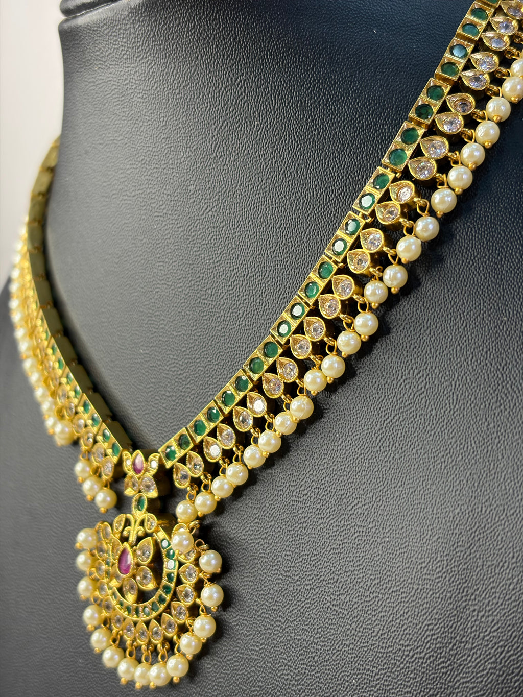 Traditional Neckset