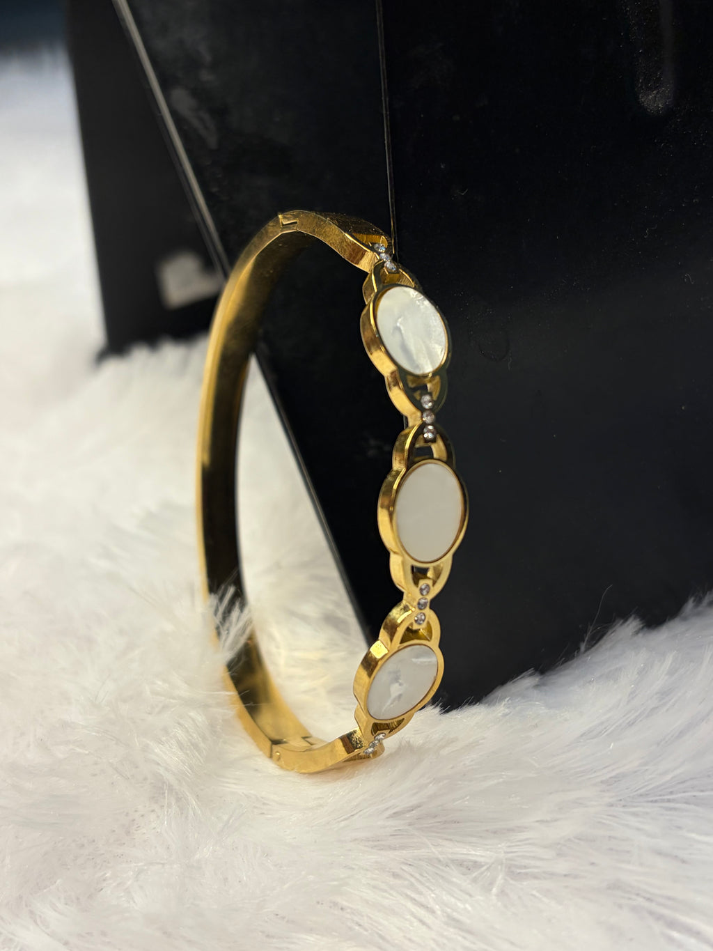 White Kada