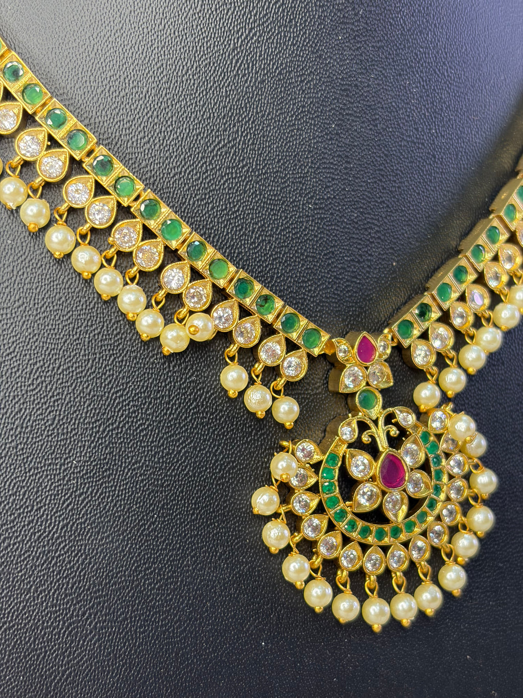 Traditional Neckset