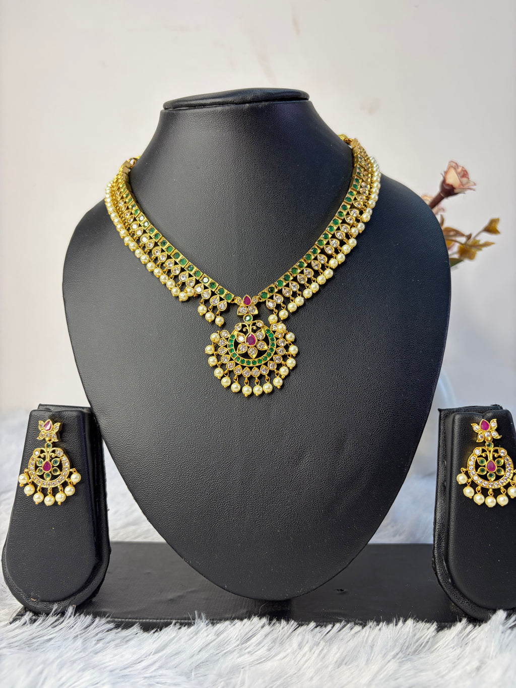 Traditional Neckset