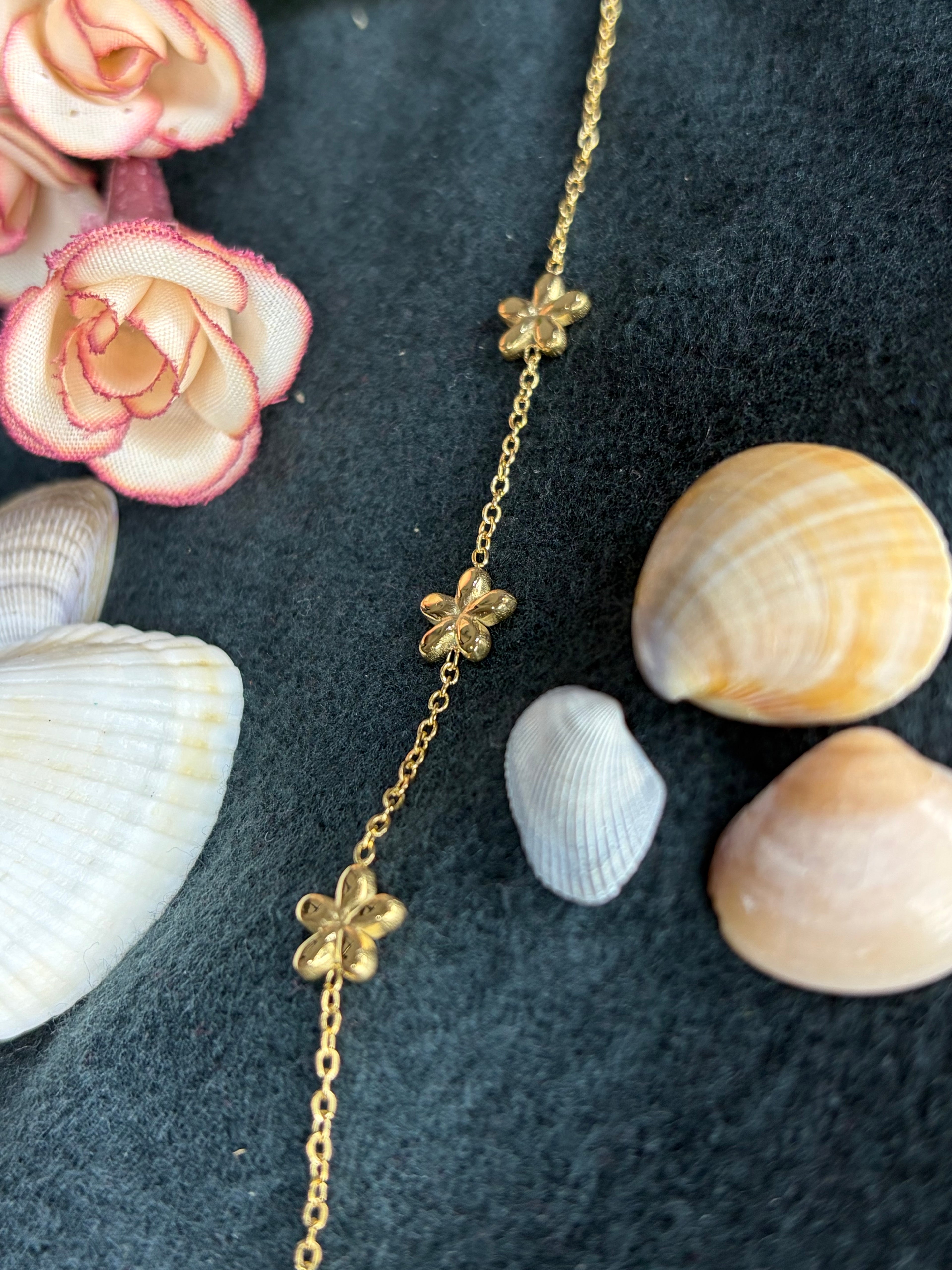 Three Flower Chain Braclet