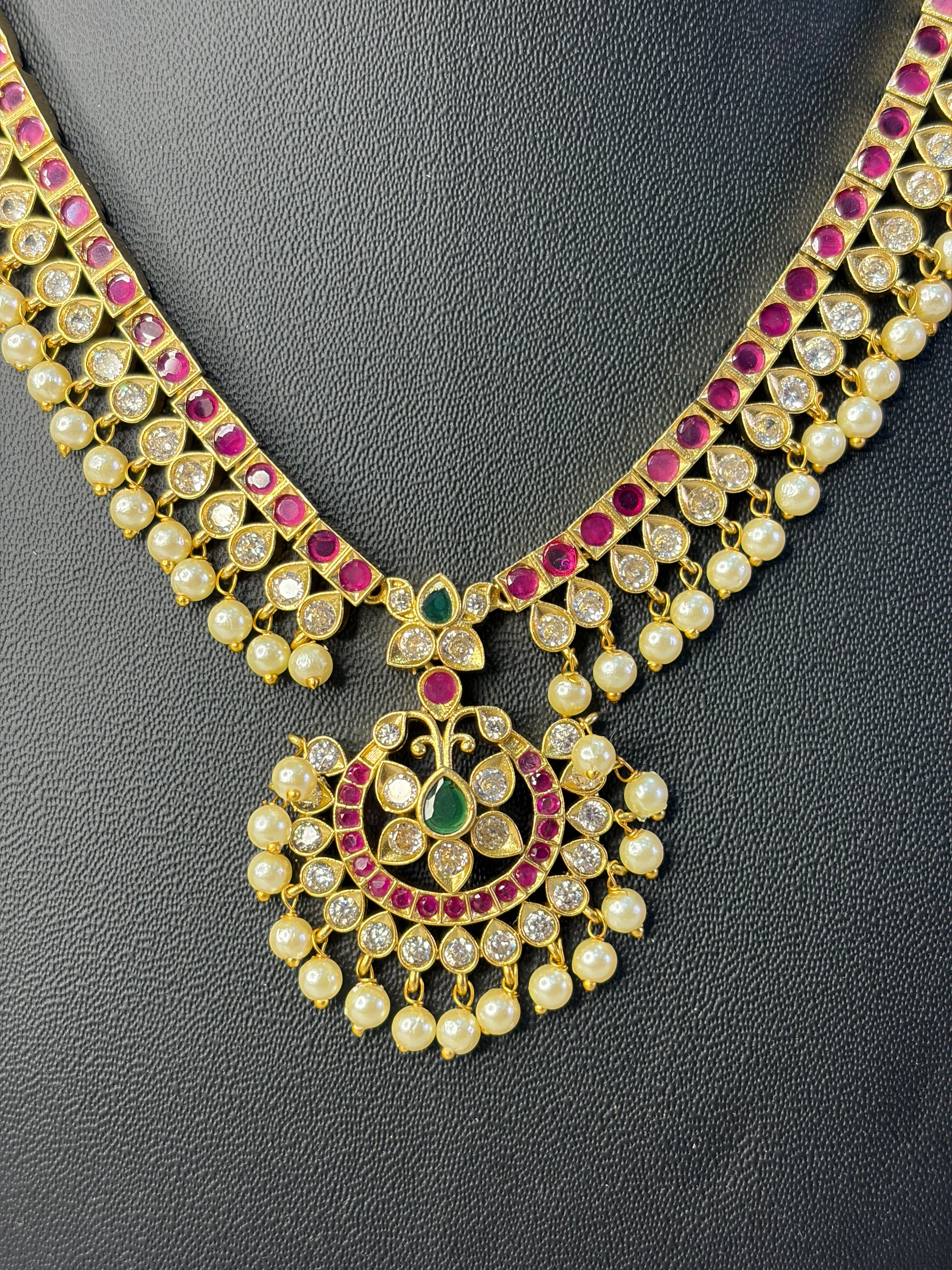 Traditional Neckset
