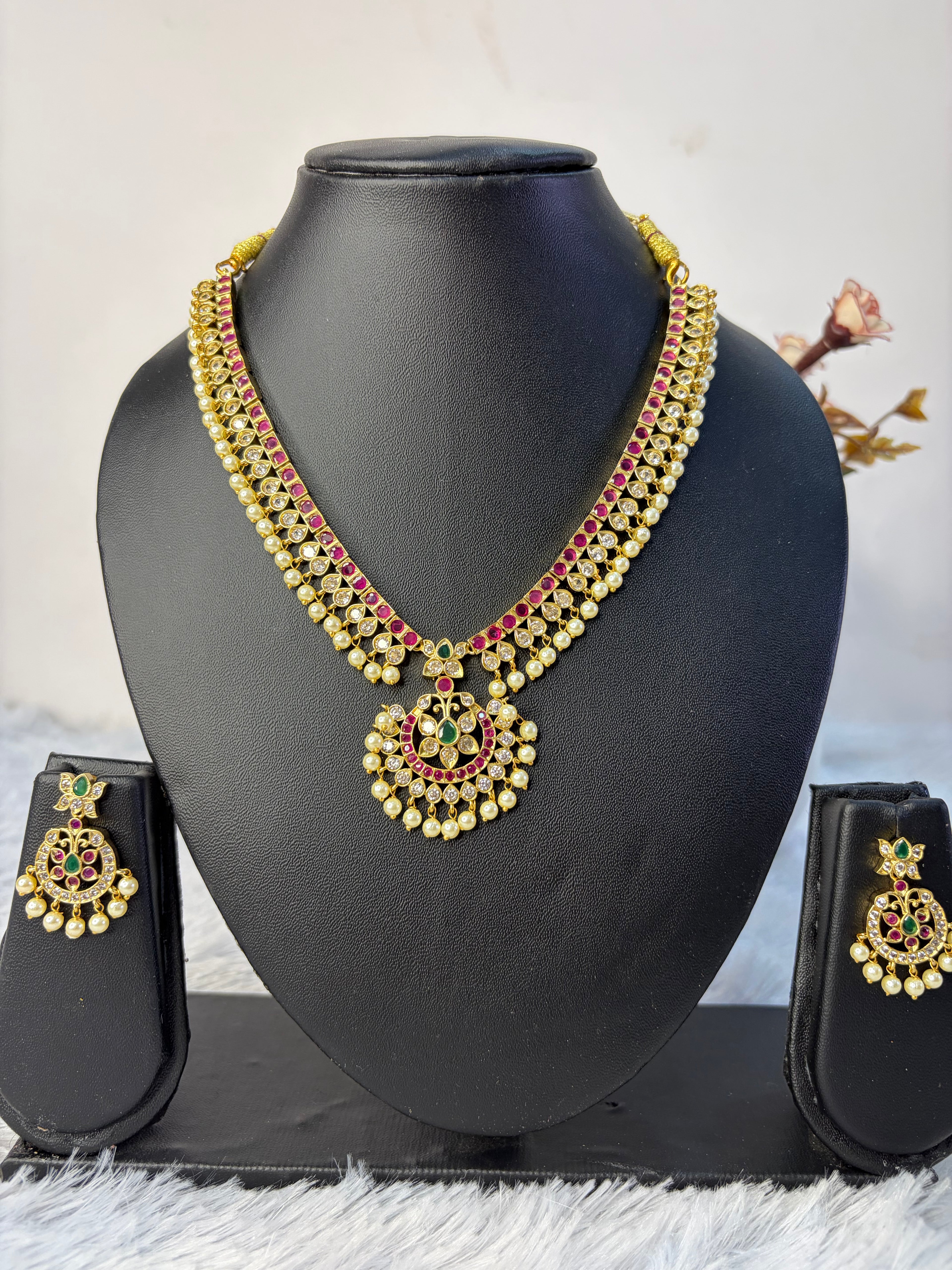 Traditional Neckset