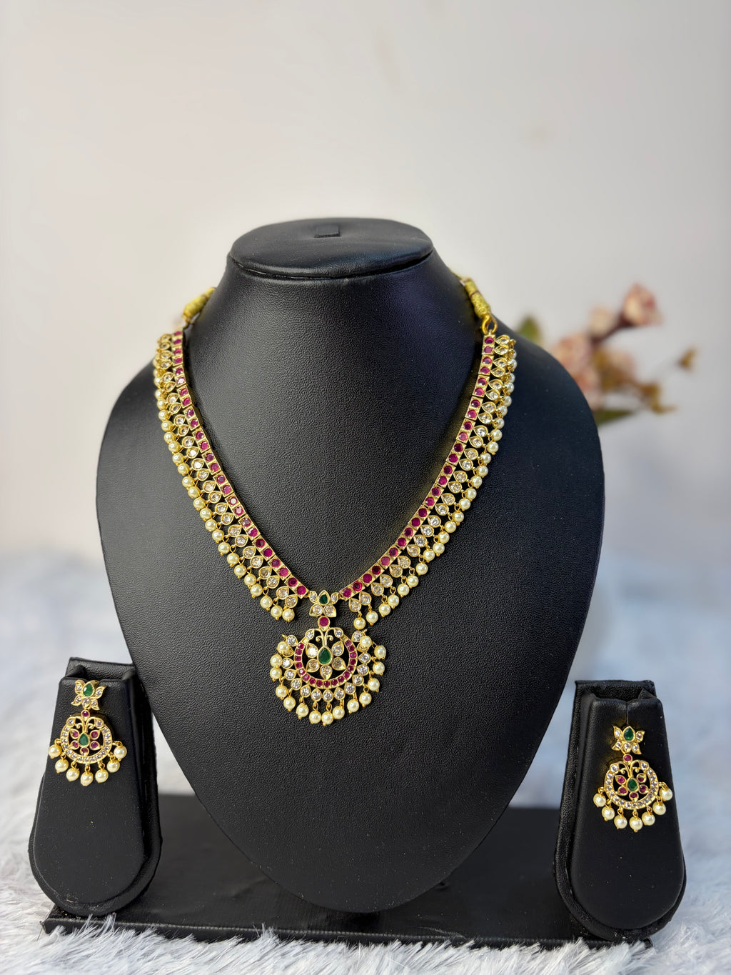 Traditional Neckset