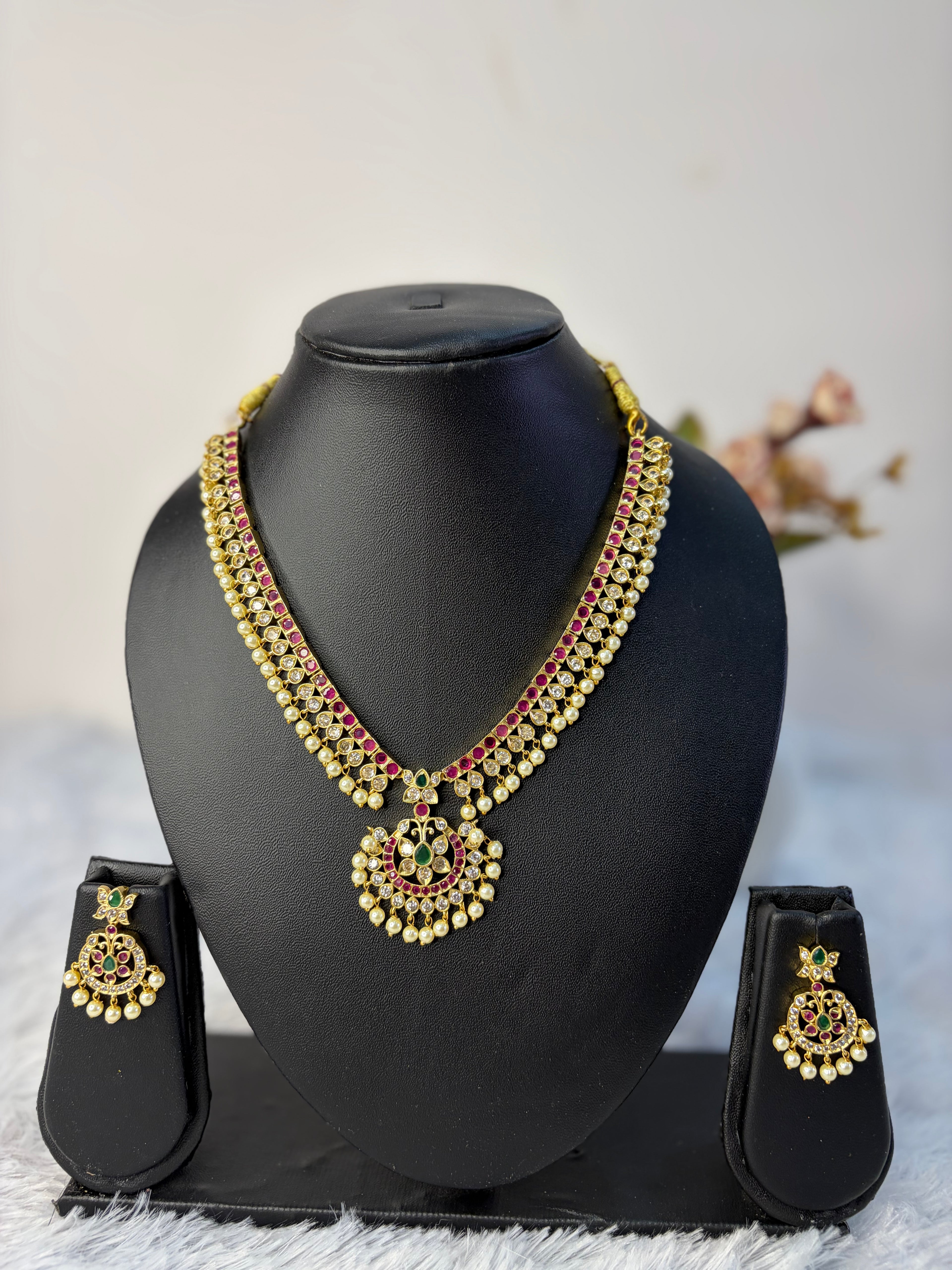 Traditional Neckset