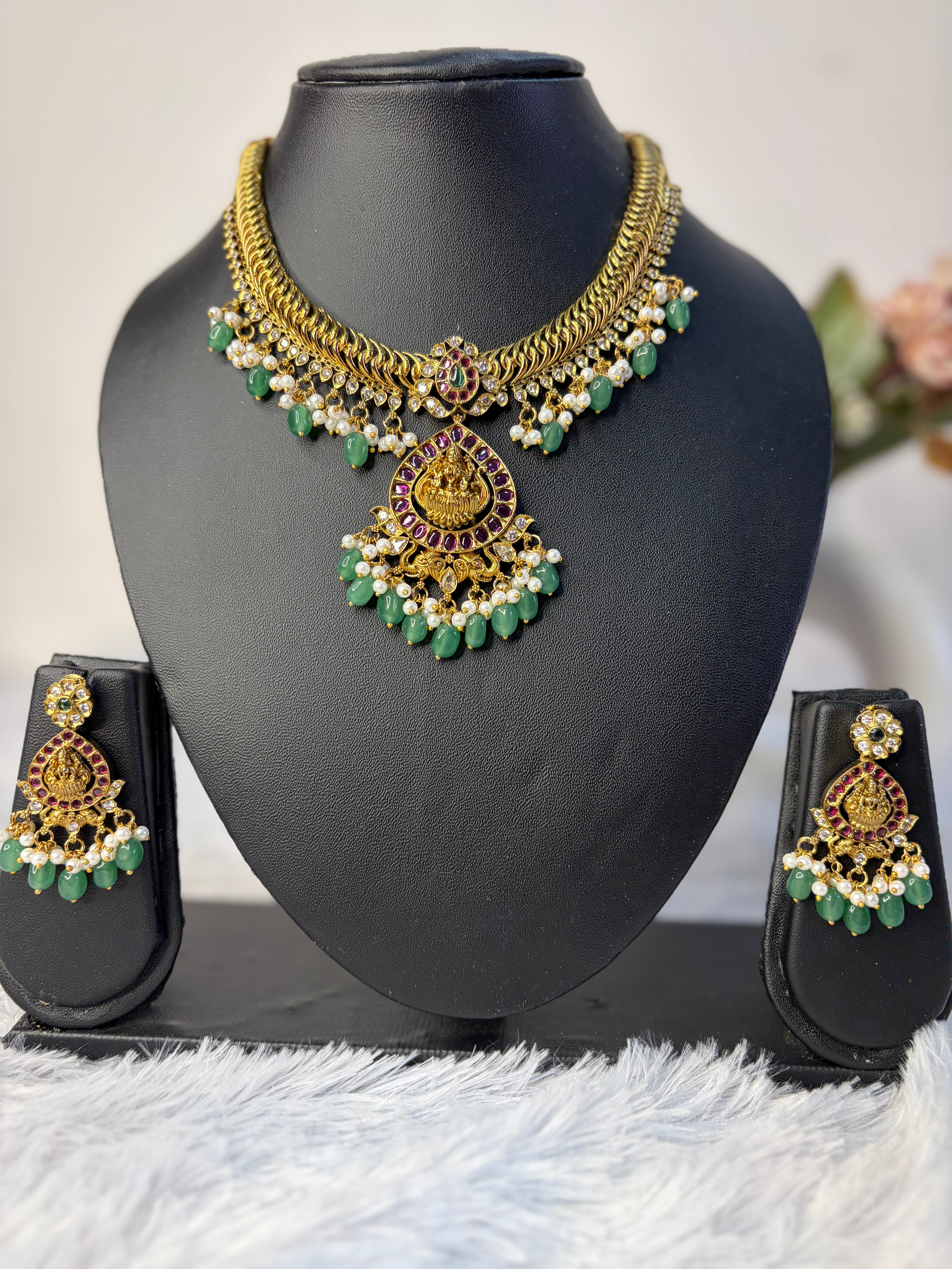 Jelebi Neckset