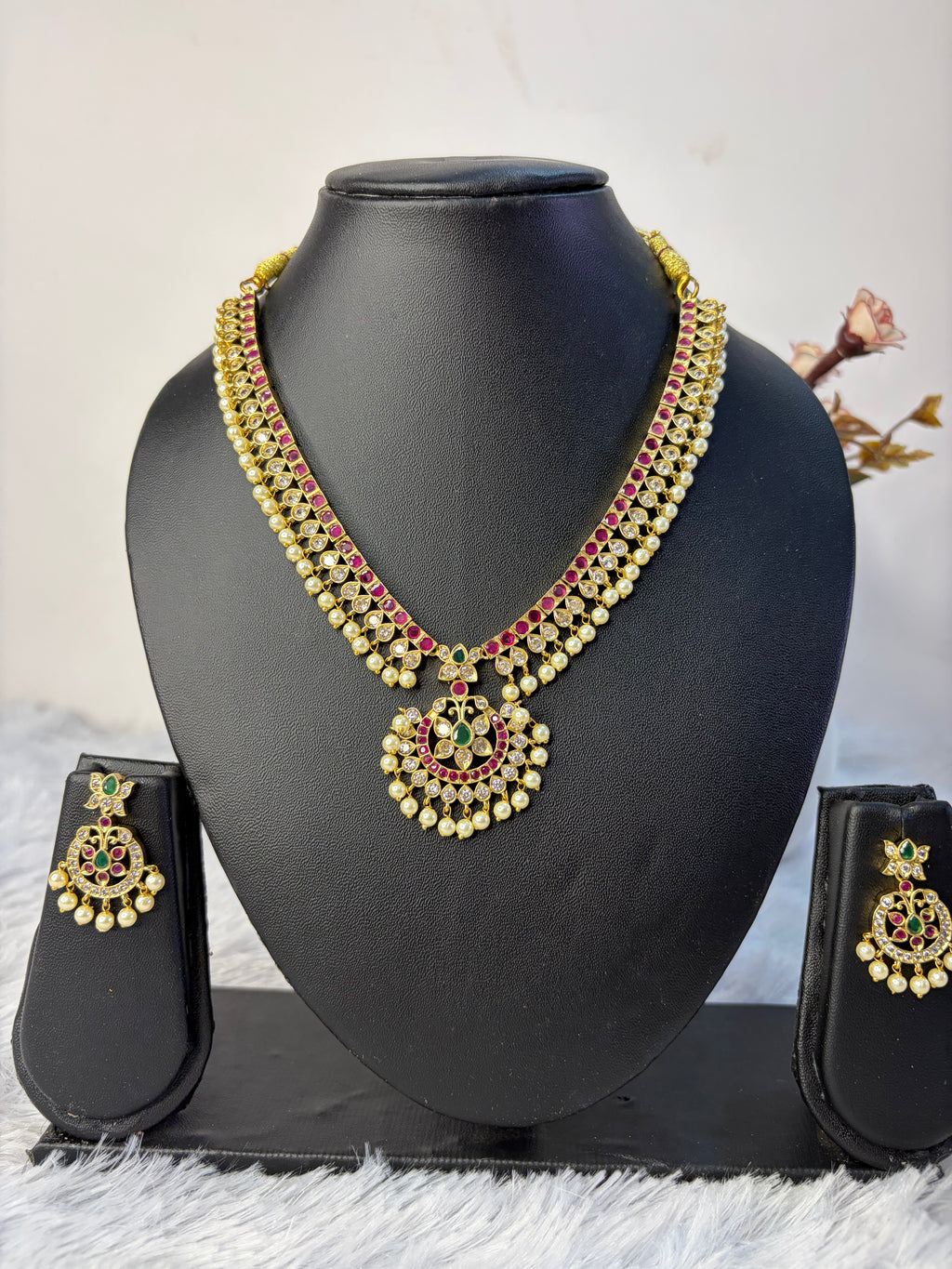 Traditional Neckset