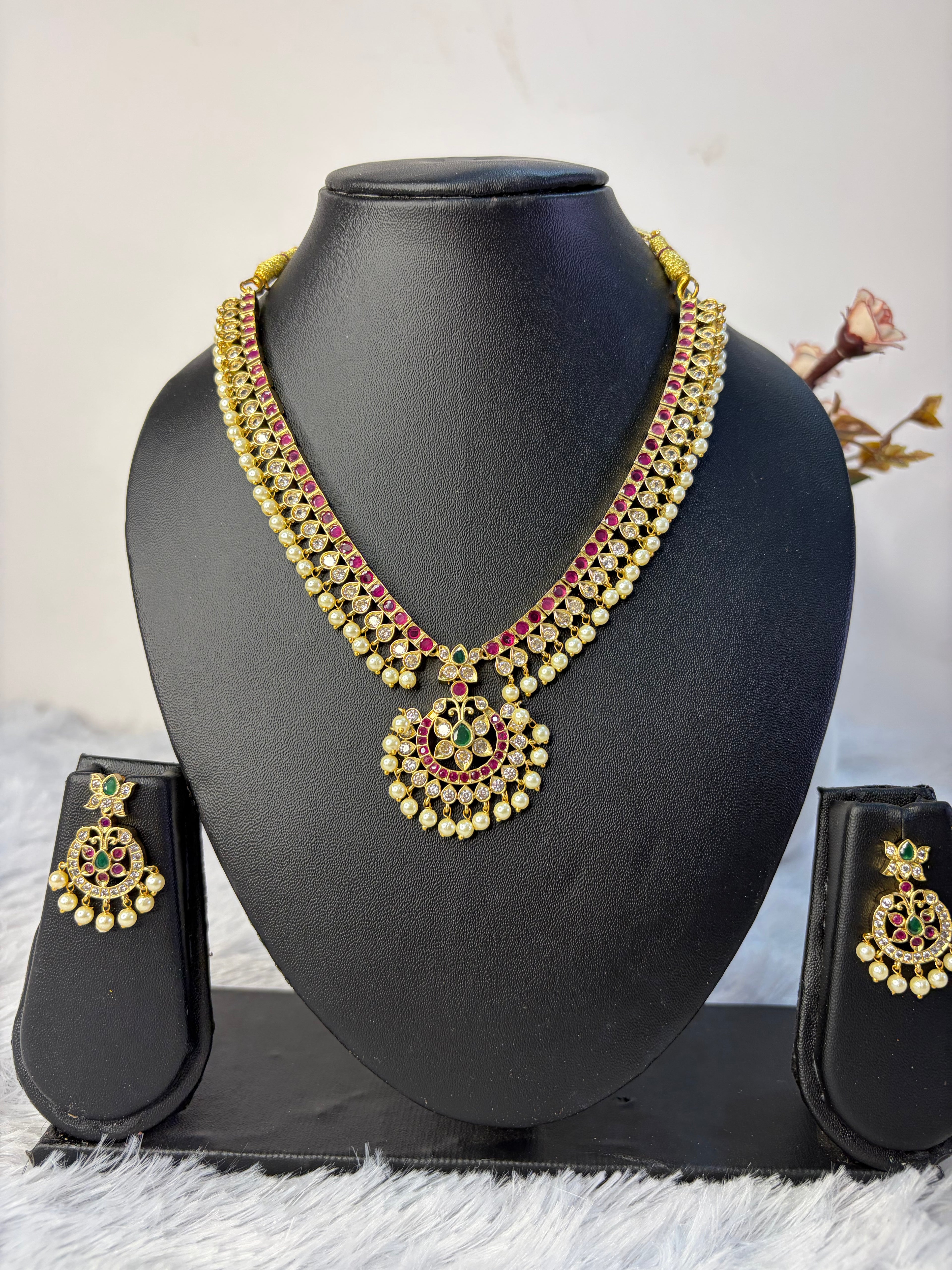 Traditional Neckset