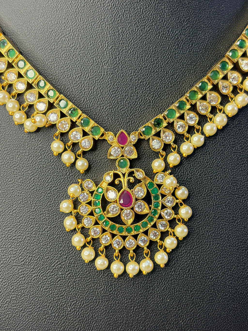 Traditional Neckset