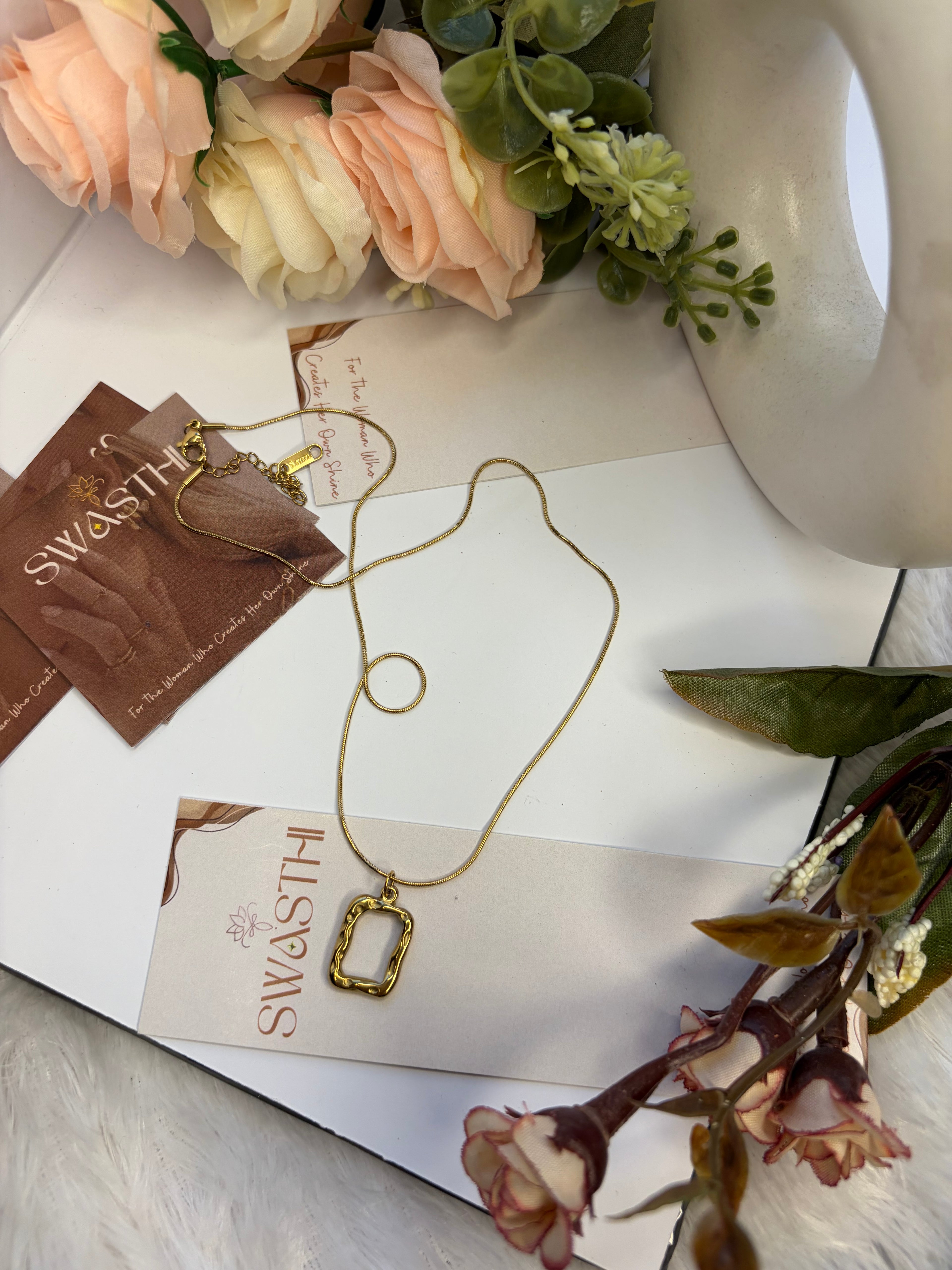 Geometric pendant Chain