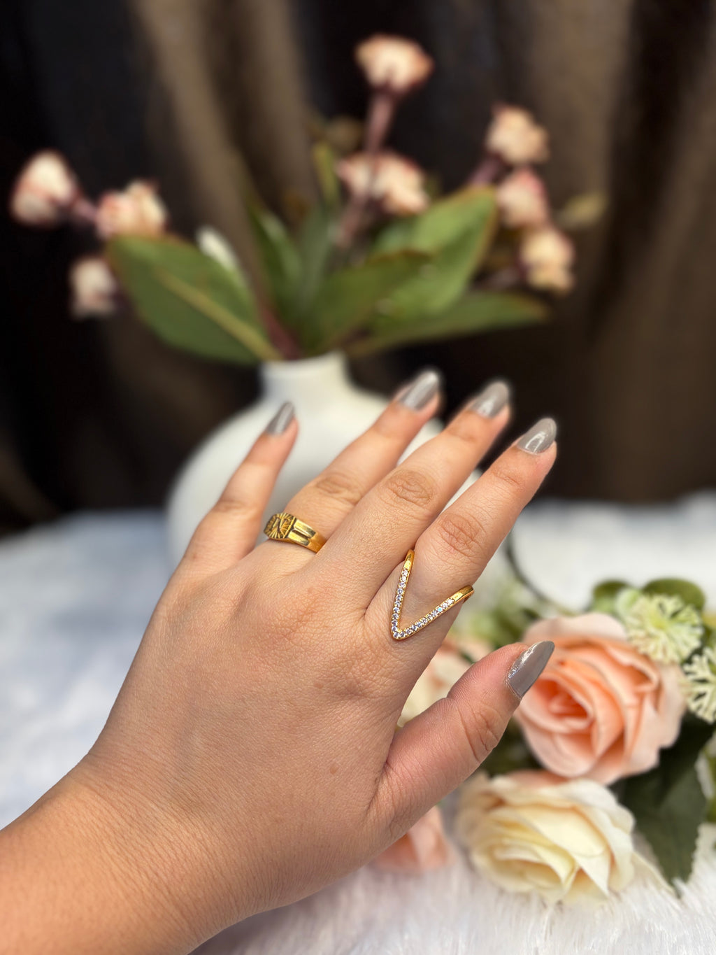 White stones Vanki Ring