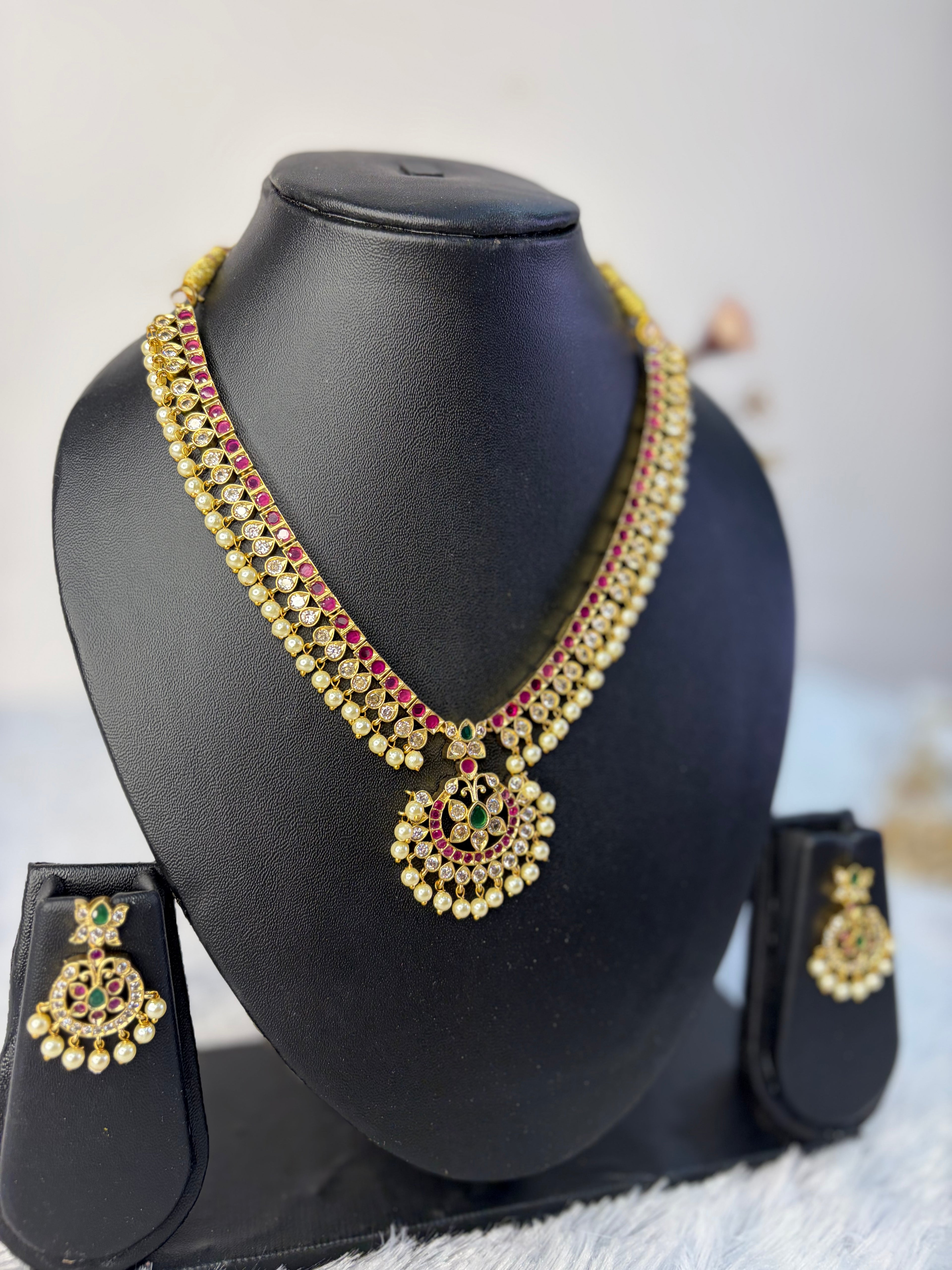 Traditional Neckset