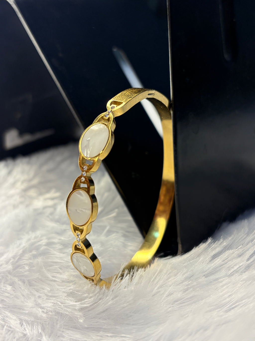 White Kada