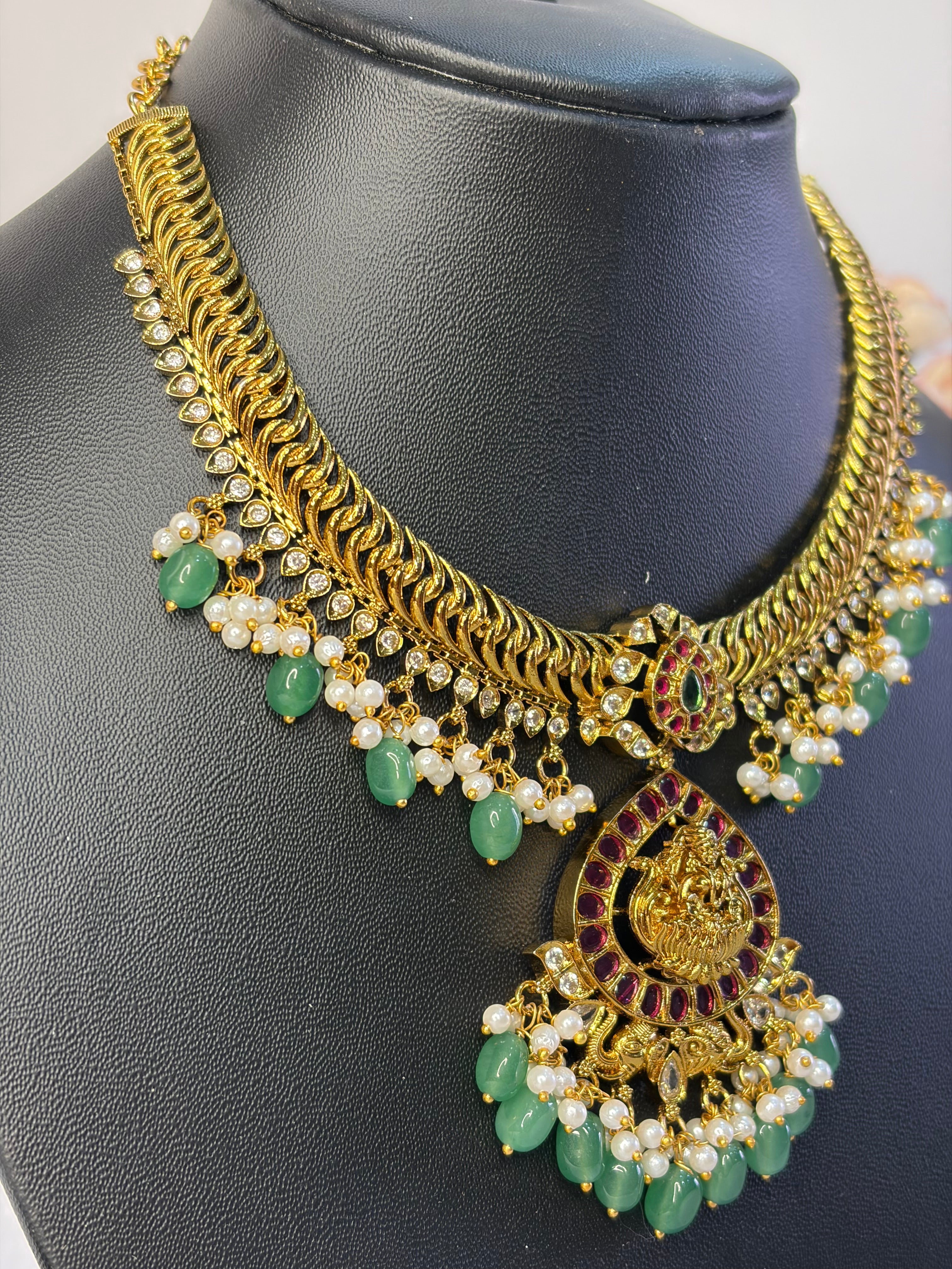Jelebi Neckset
