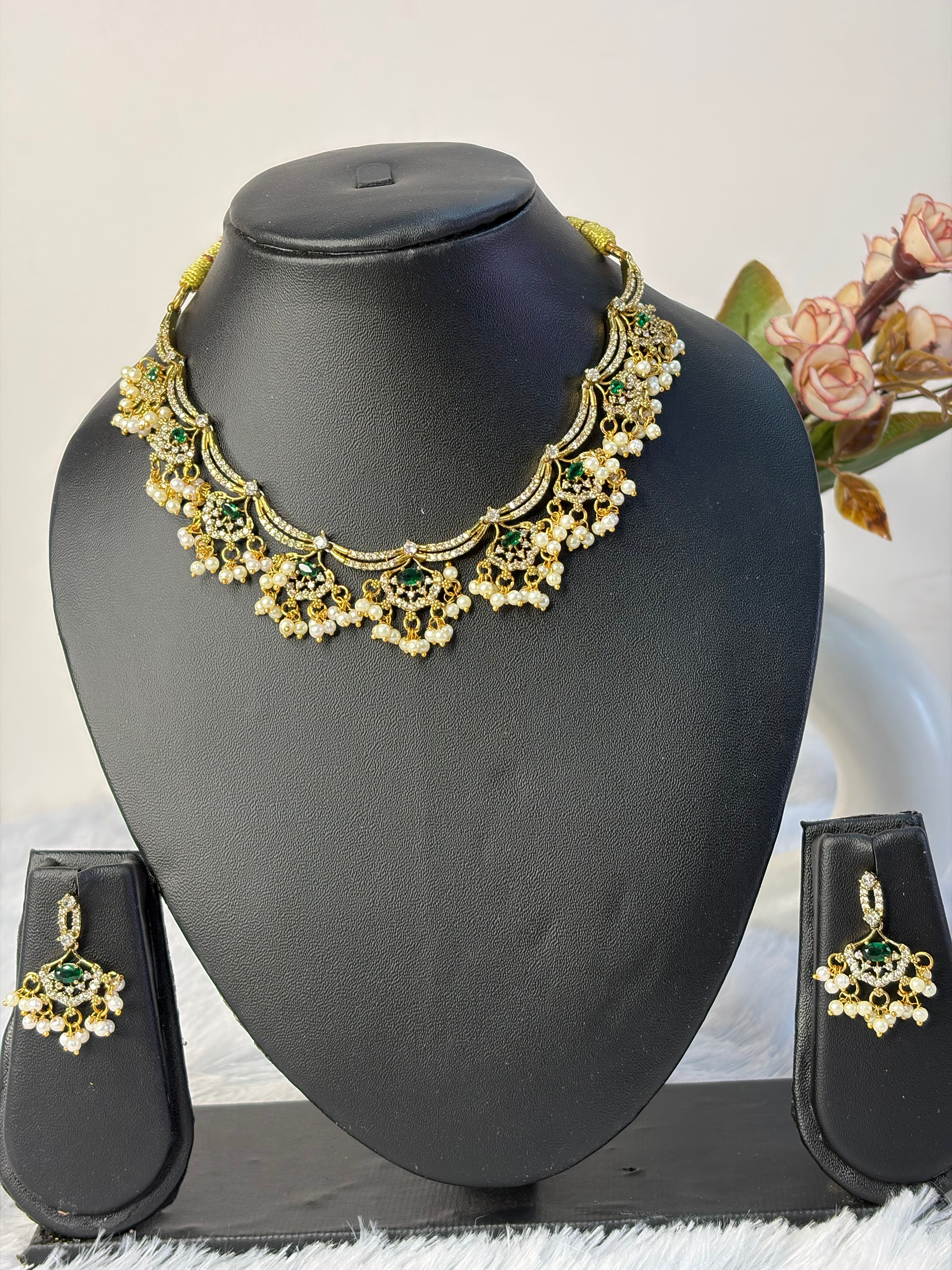 Green with pearl Nekset