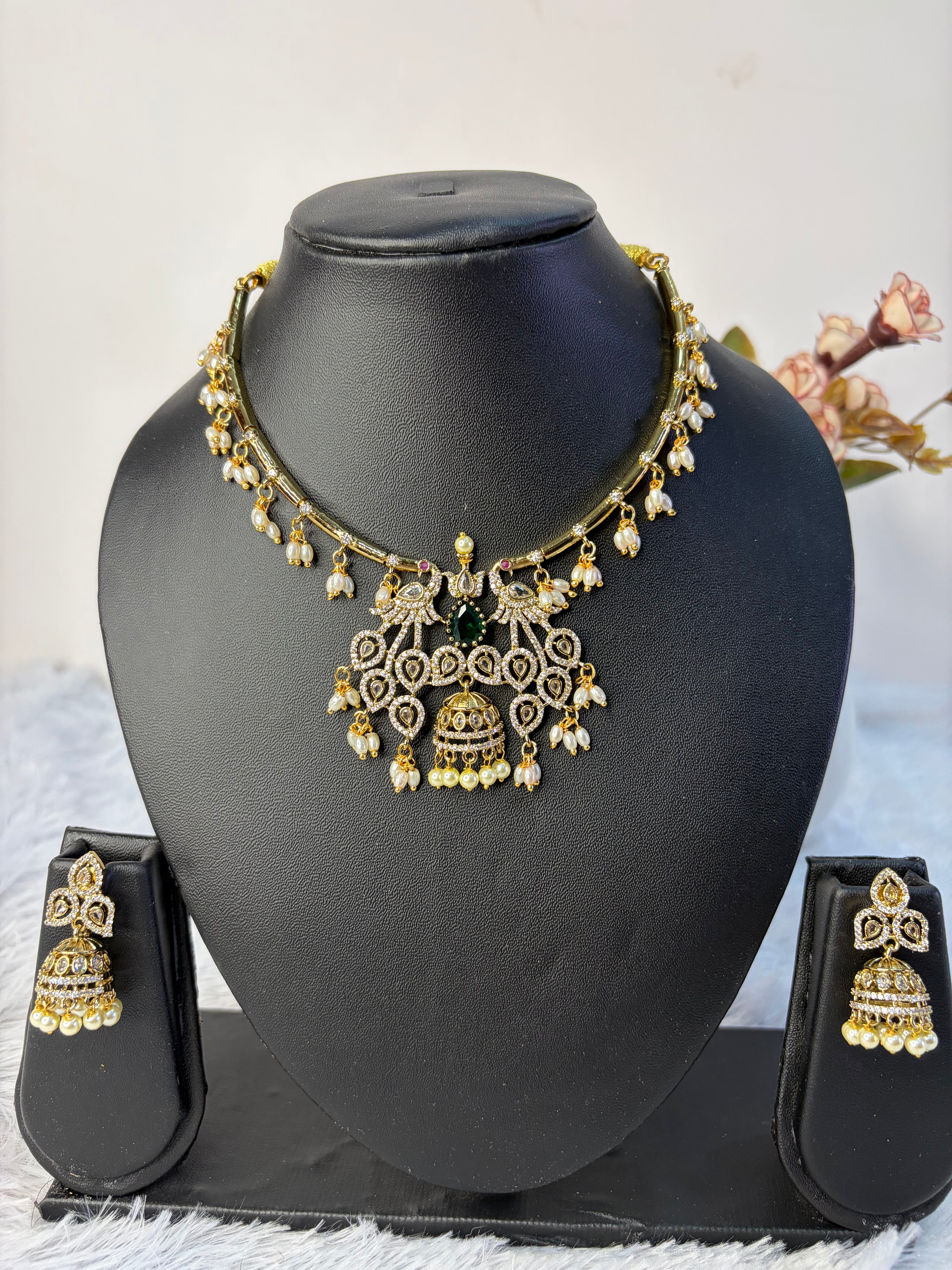 Traditinal Rice Perals Kante Neckset