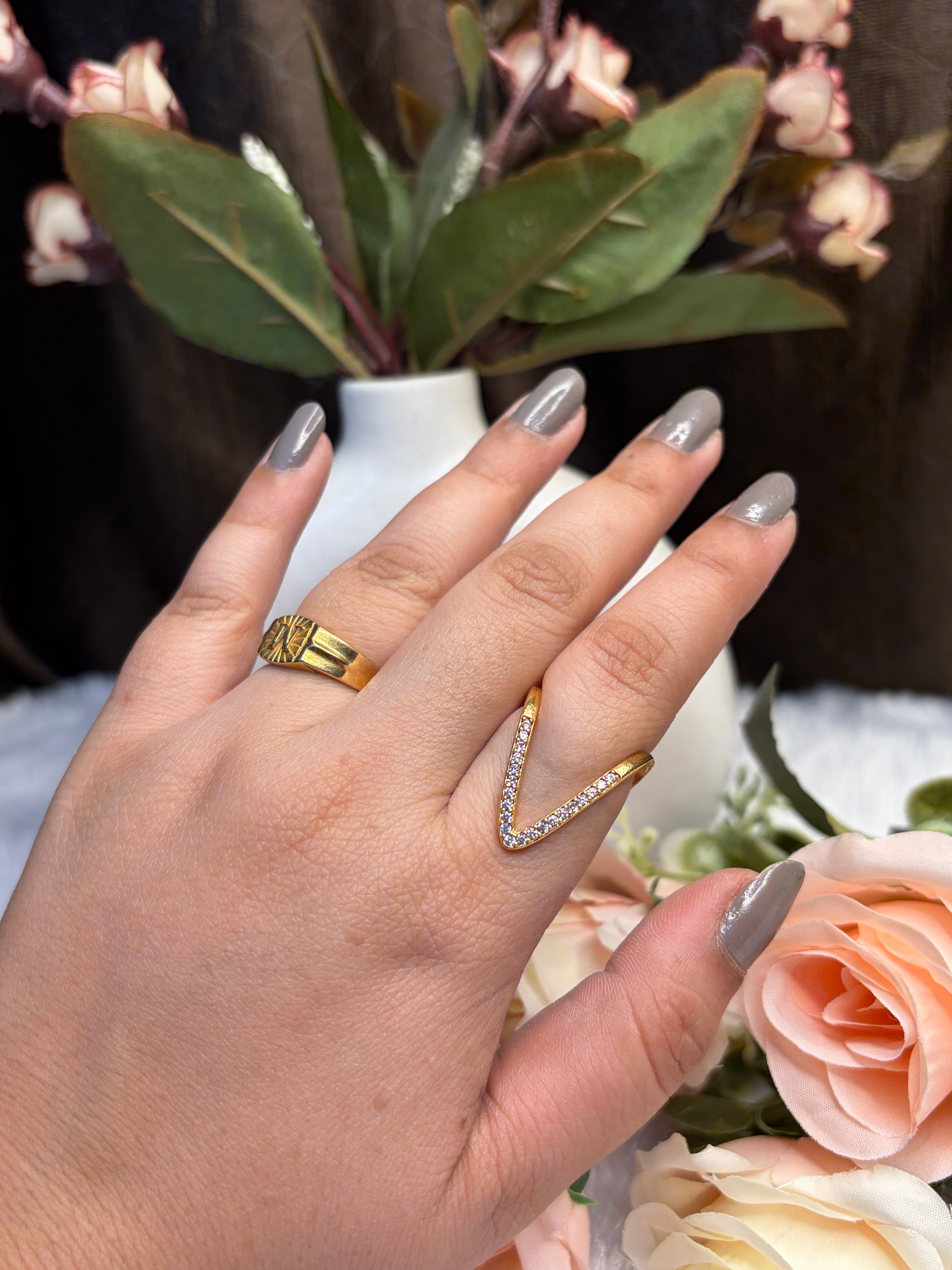 White stones Vanki Ring