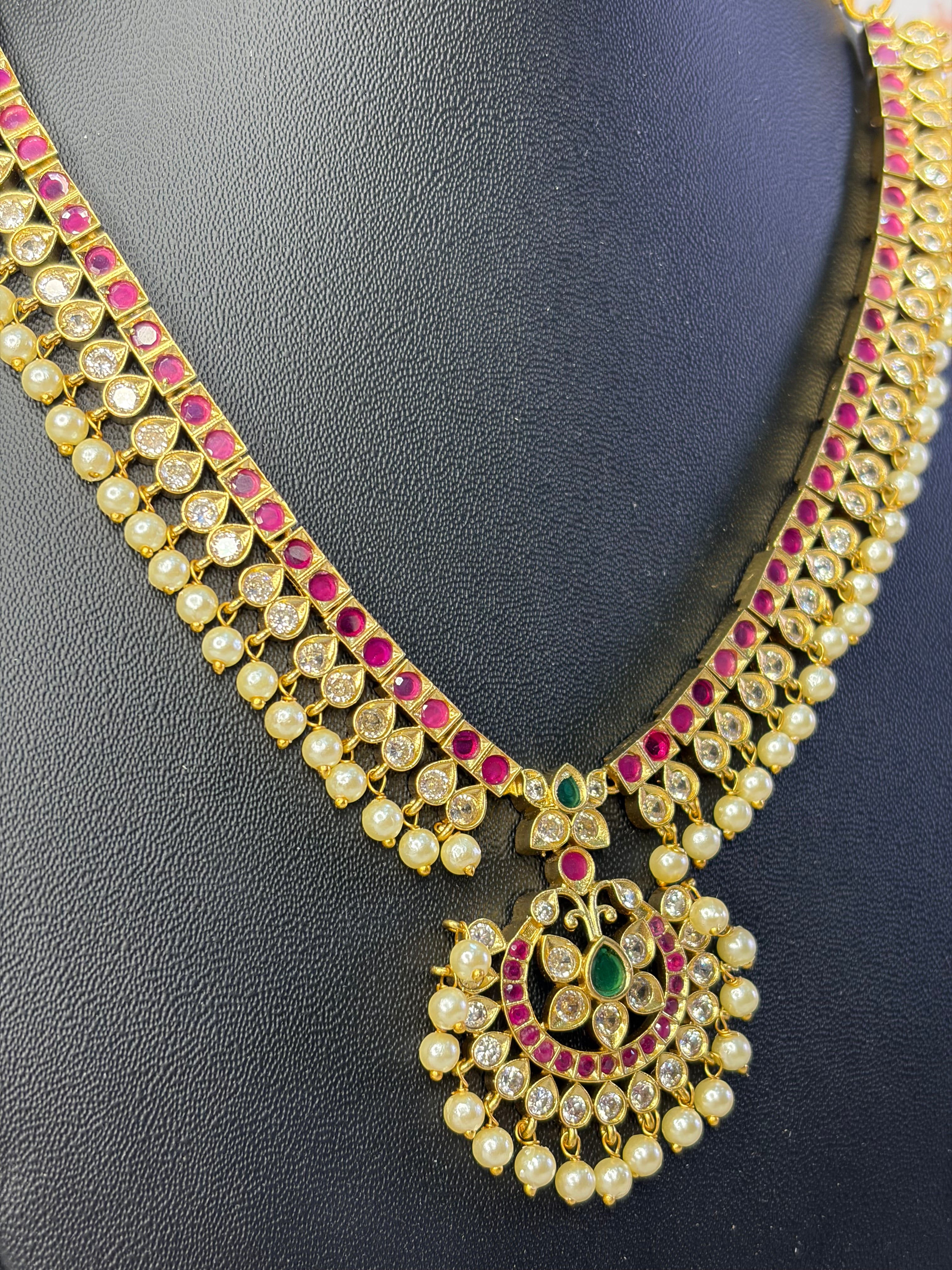 Traditional Neckset