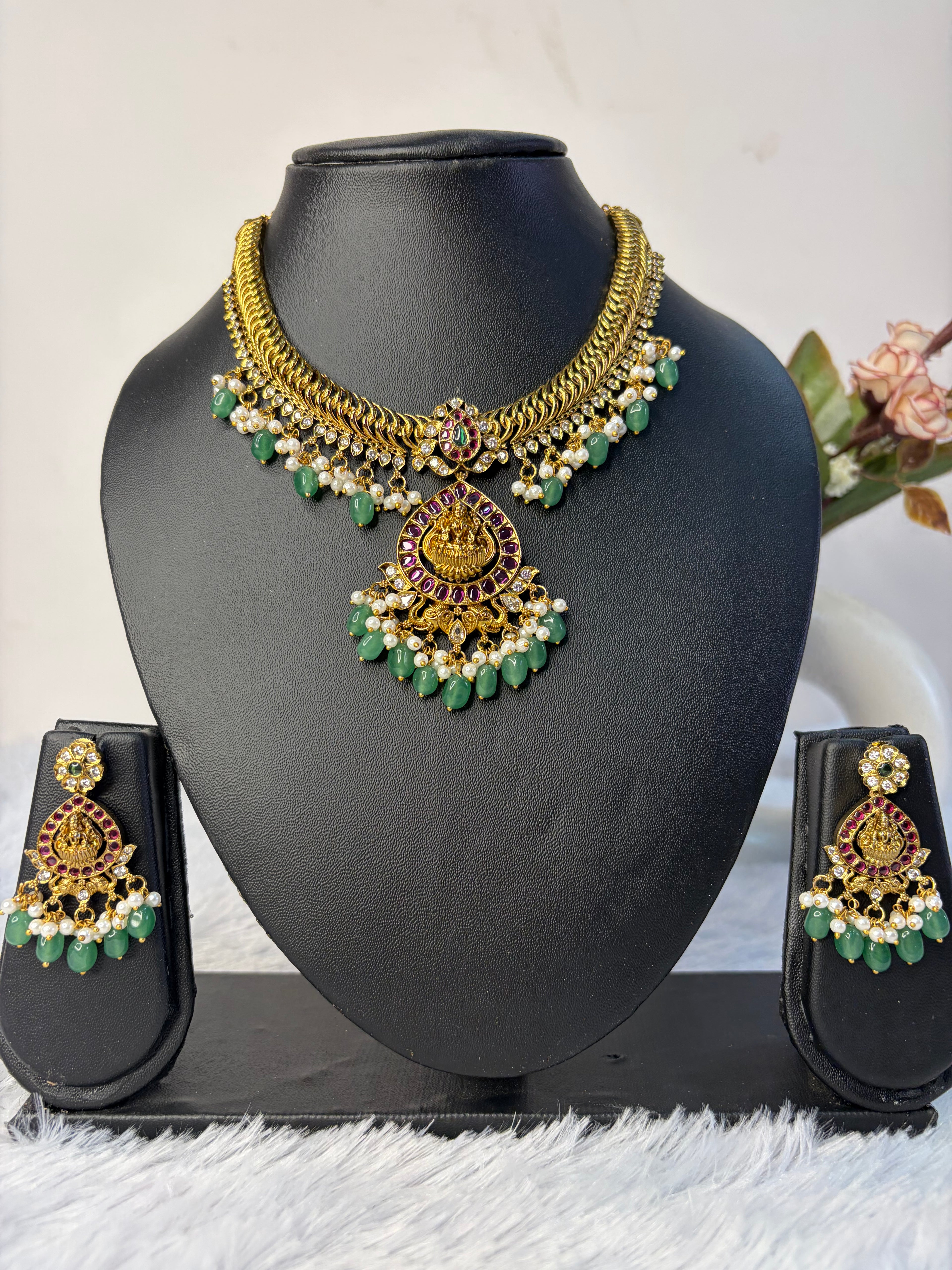 Jelebi Neckset