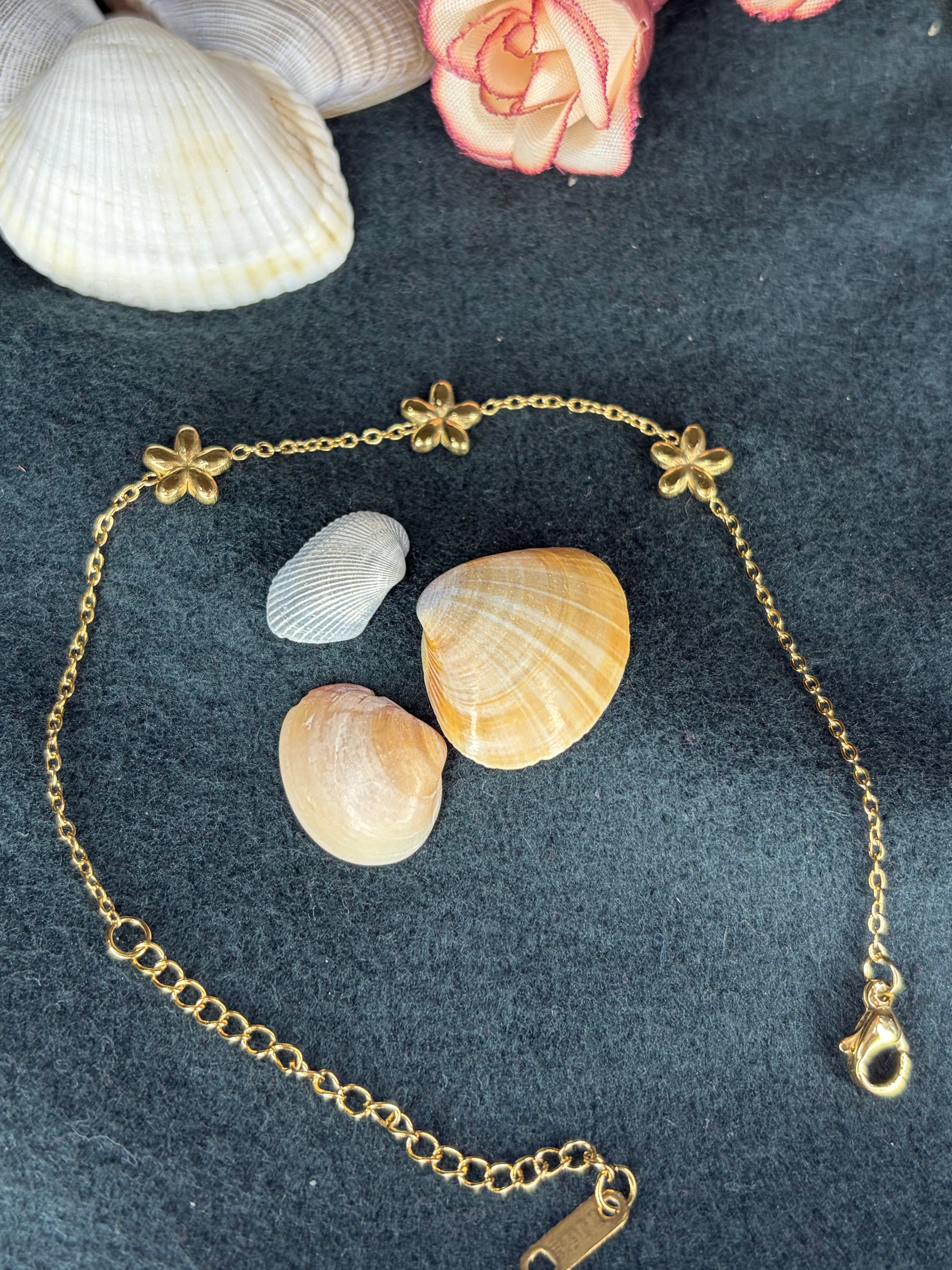 Three Flower Chain Braclet