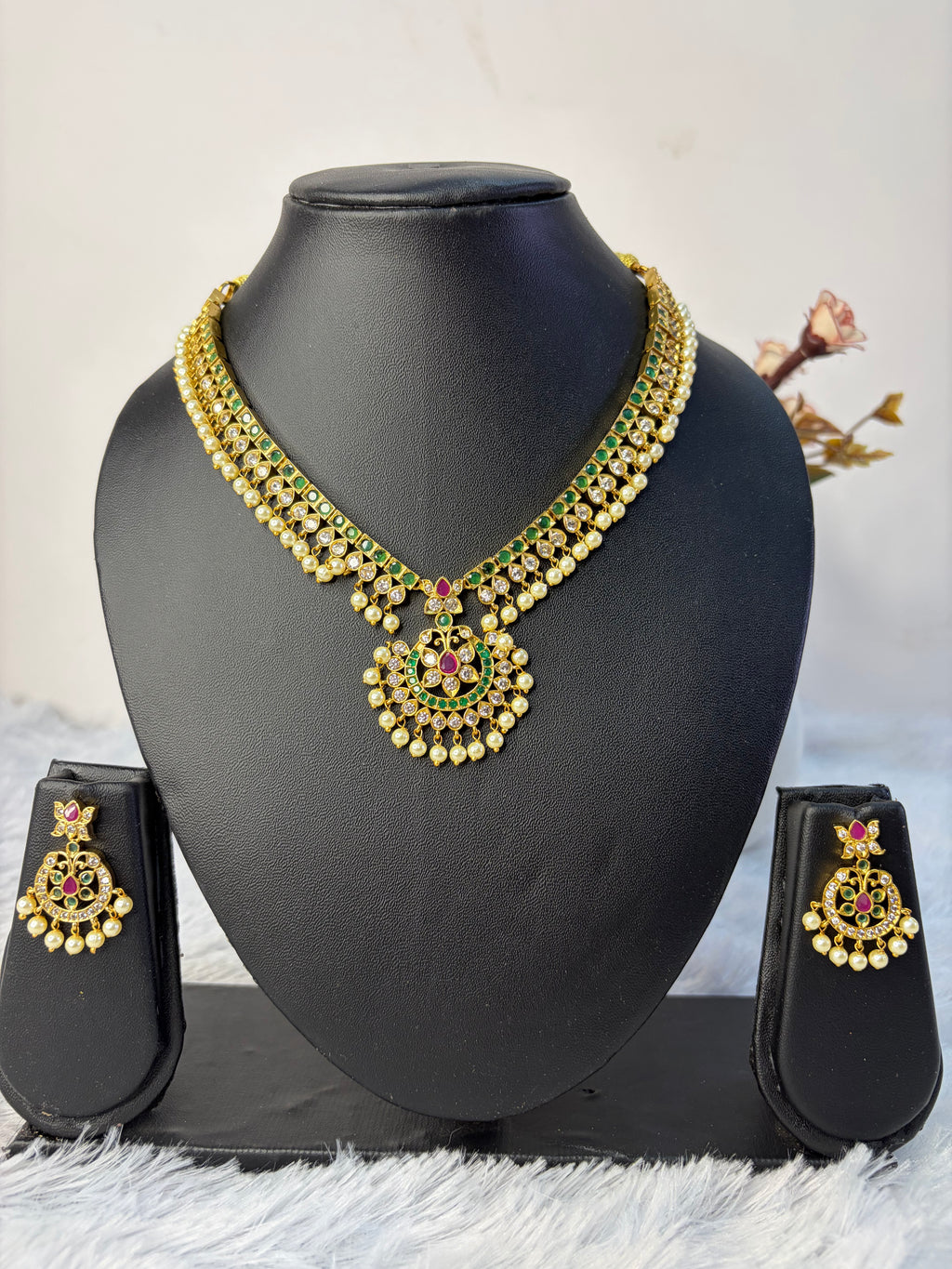 Traditional Neckset