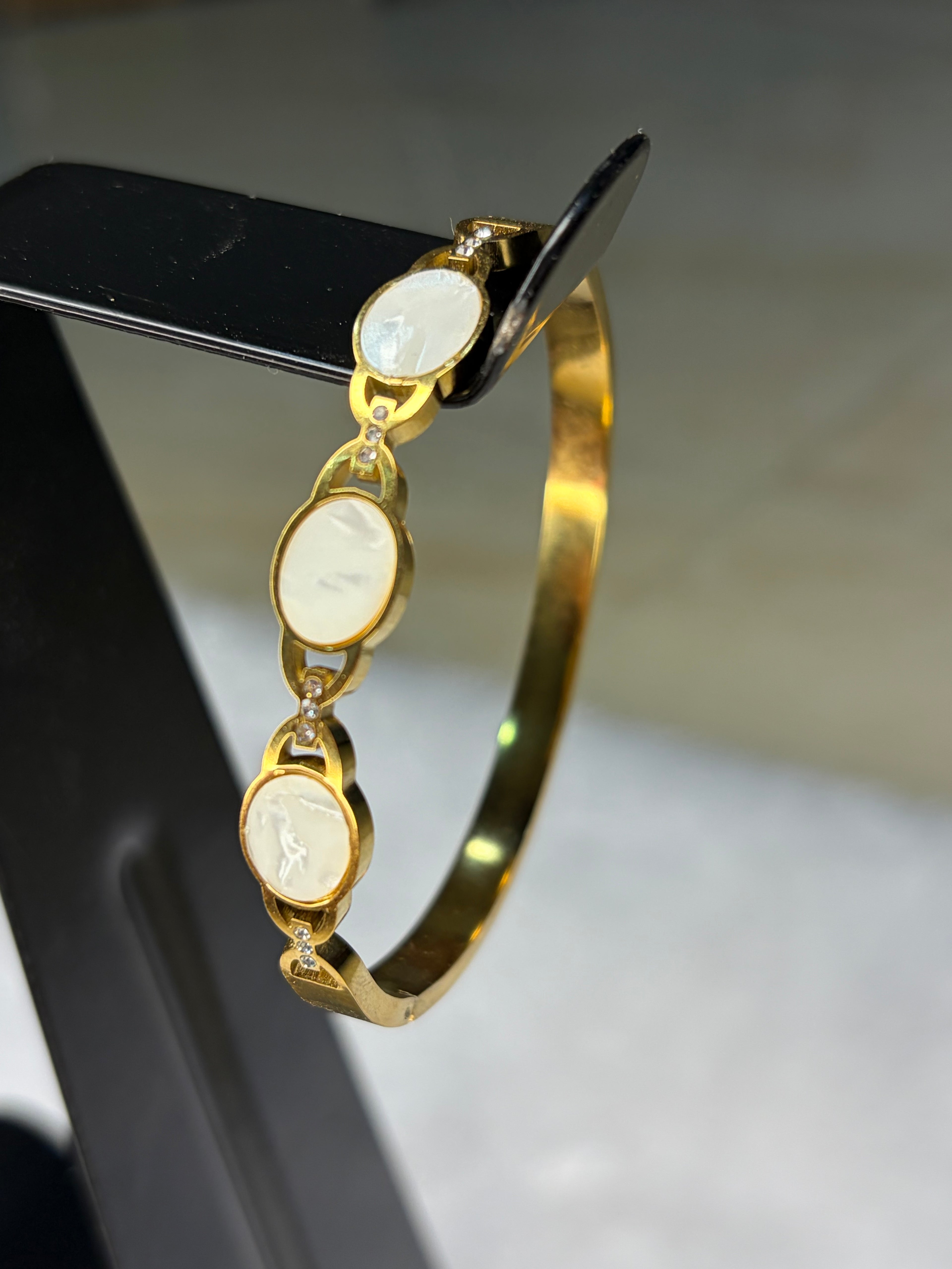 White Kada