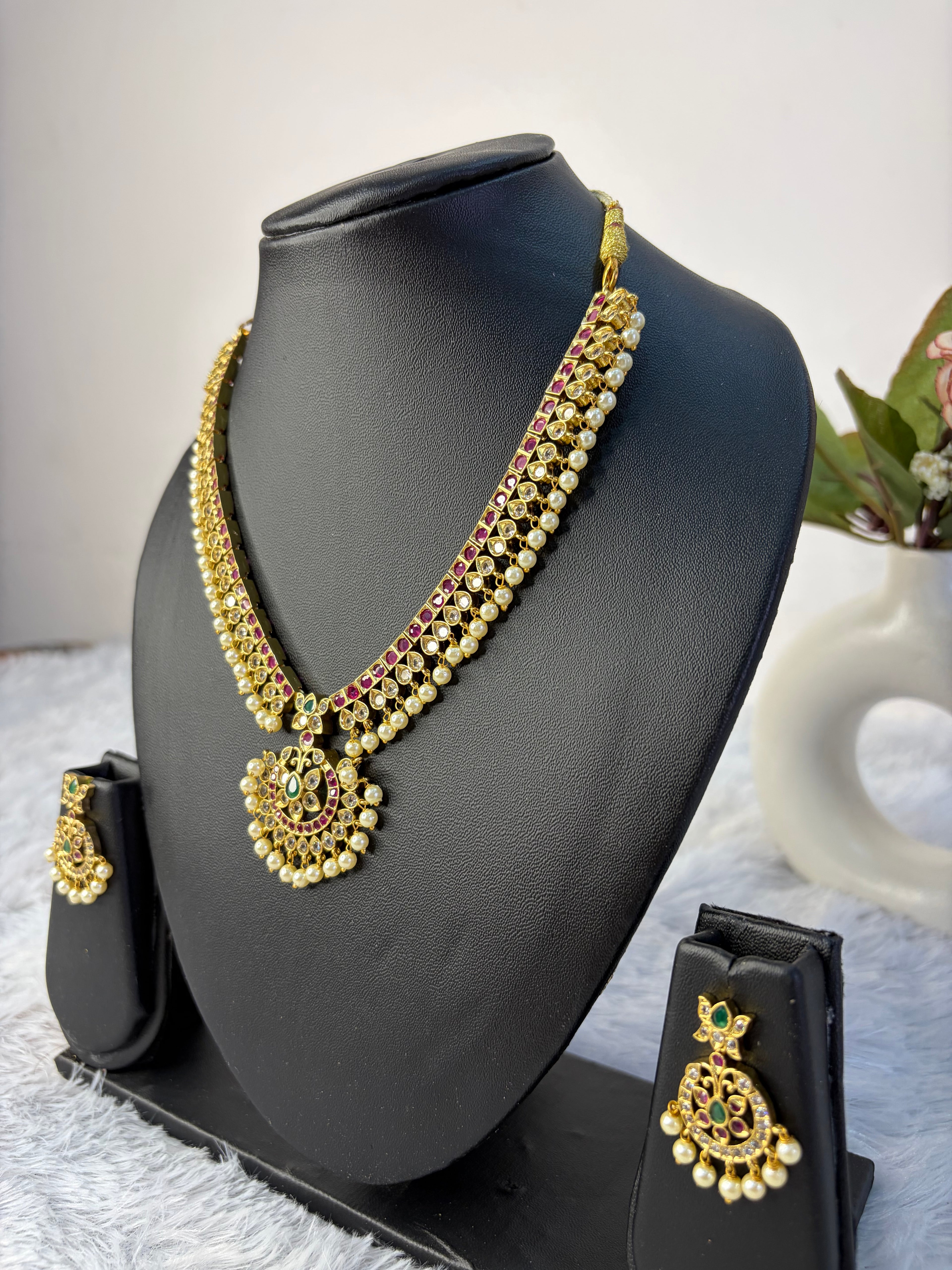 Traditional Neckset