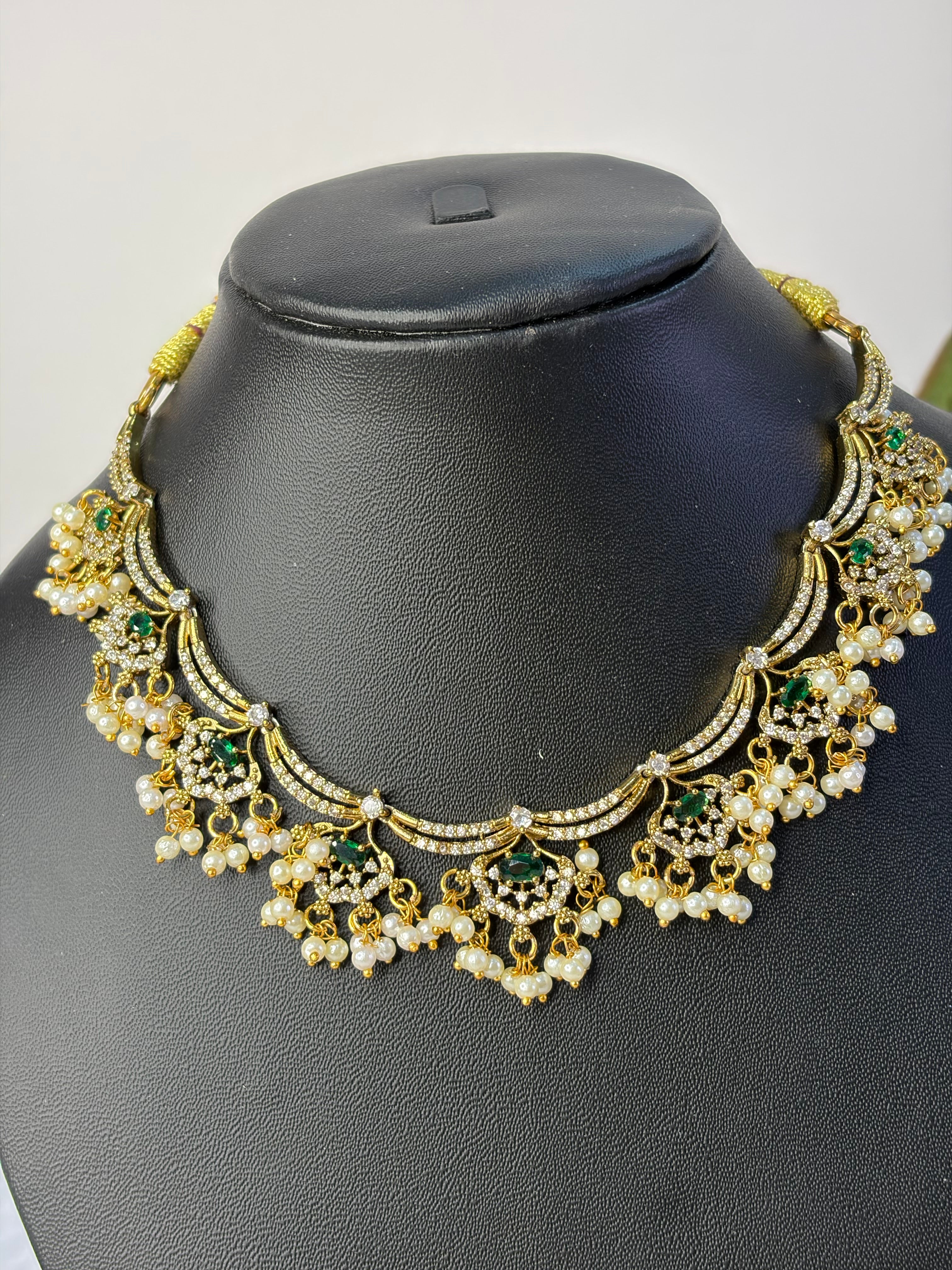 Green with pearl Nekset
